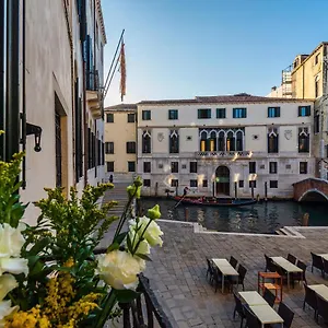 https://locanda-santagostin.hotelinveneto.com